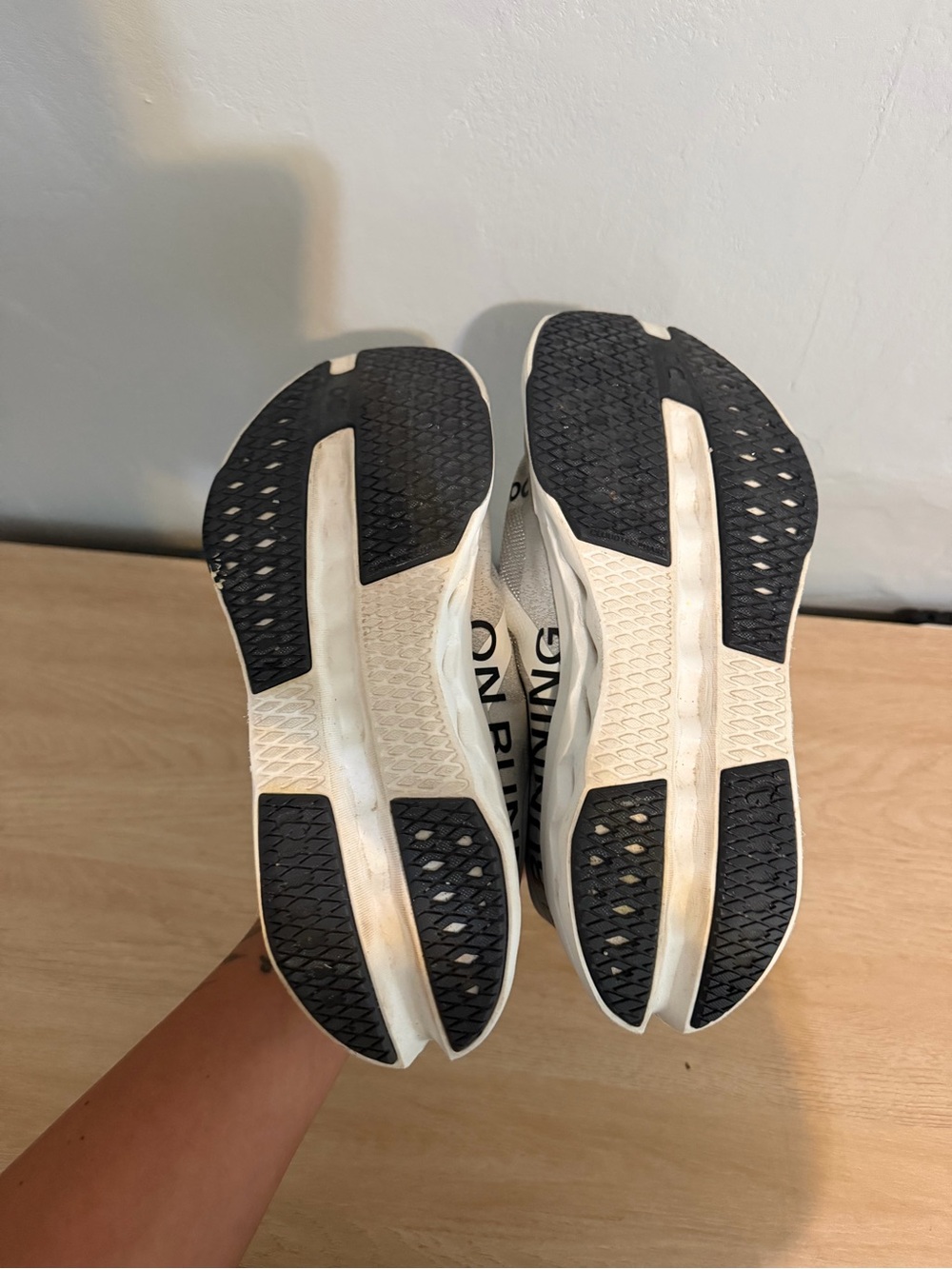 On Cloudsurfer Women’s Running Shoes Gray/White Size 8.5 - Picture 7 of 7